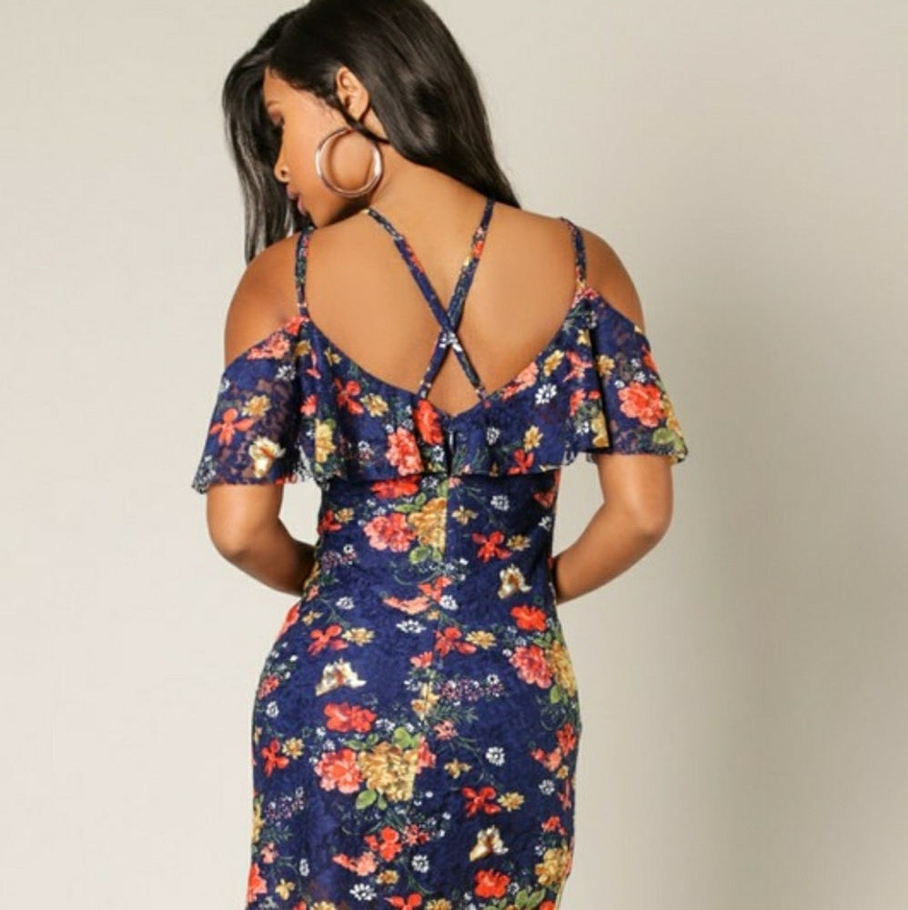 Beautiful backless Dress - Picture 2 of 3